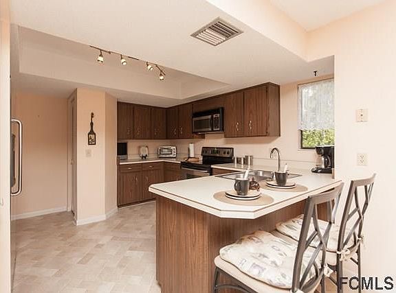 4th image of 28 Hembury Ln #28