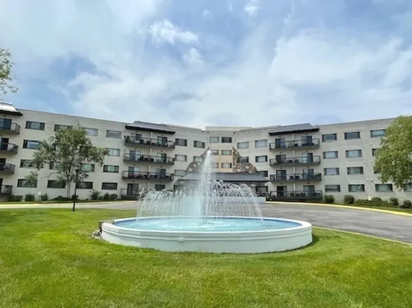 6700 S Brainard Ave APT 223, Countryside, IL 60525