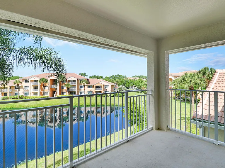 121 SW Palm Dr #306 — Photo 10