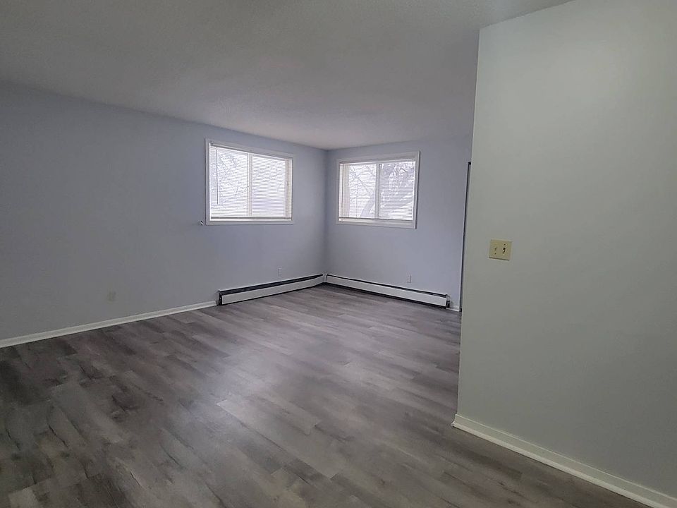 1st image of 310 Lawson Ave E #2