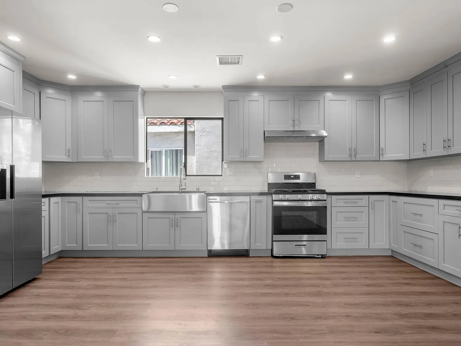 1625 Stearns Dr — Photo 4