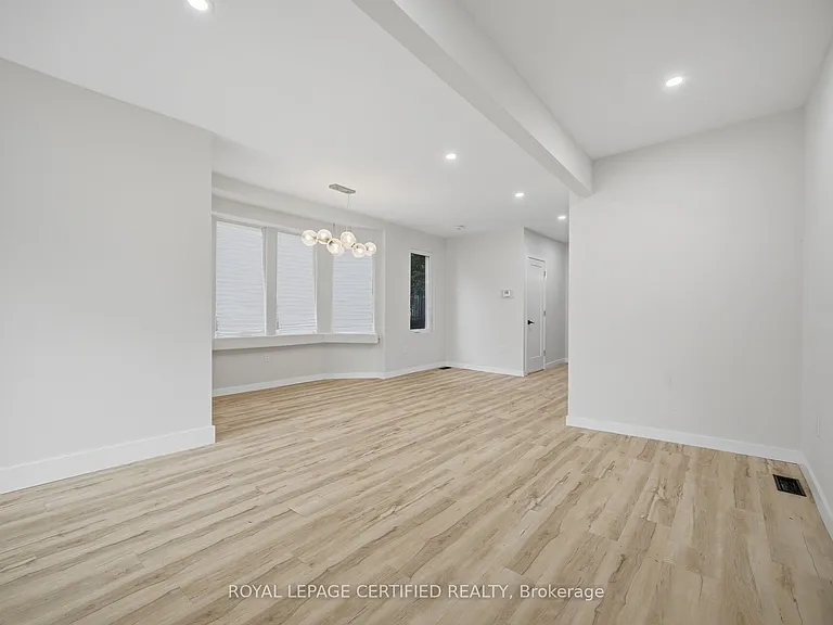 5759 Robinson St — Photo 7