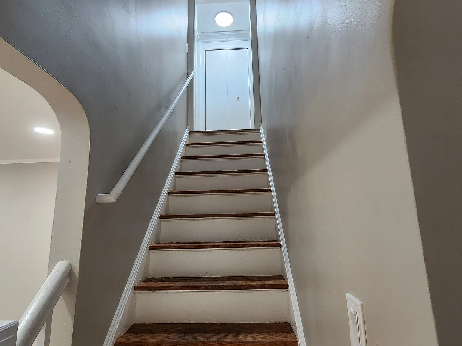 3 bed, 1099 sqft, $2,400 — Photo 2