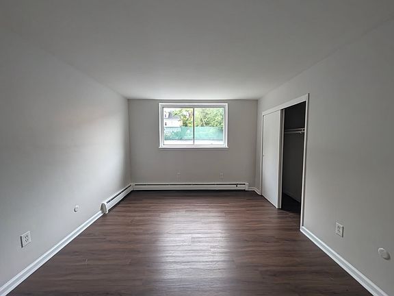 4th image of 450 Lincoln Ave #10
