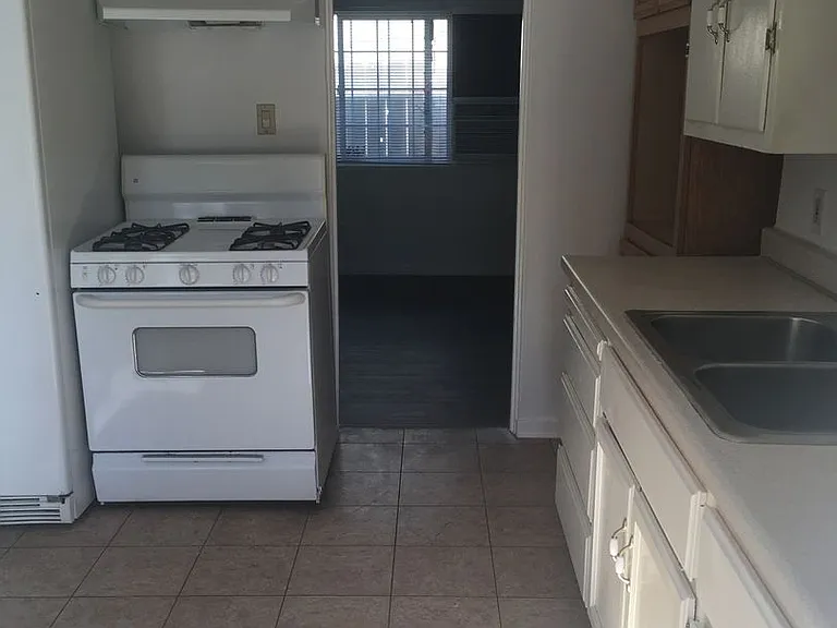 406 Niles Ave — Photo 3