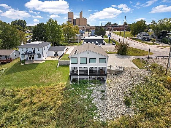 5th image of 902 Missouri Ave