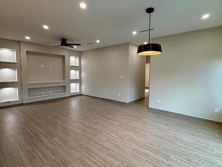 317 Avenida Del Sol #B — Photo 9