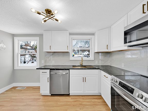 3rd image of 52 Vineyard Road