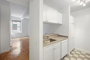 Rented by R New York