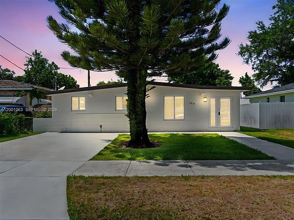 3rd image of 3231 NW 48th Ter