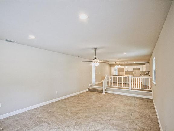 3rd image of 2760 Lakeview Dr