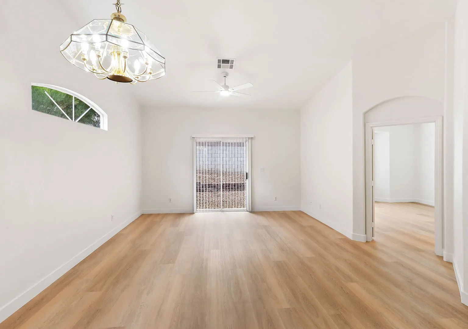 Beautiful 2 Bedroom Townhome In the Desirable Gated Terraces Of Seven Hills — Photo 2