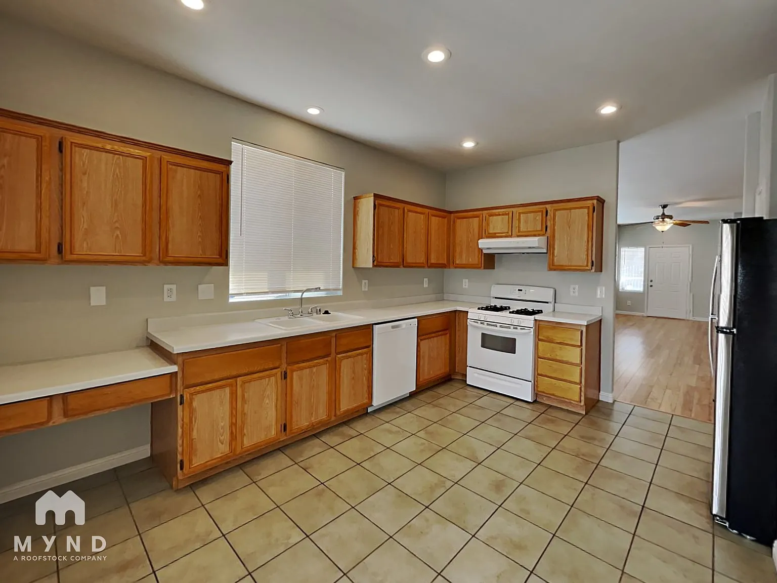 3 bed, 2.0 bath, 1244 sqft, $2,030 — Photo 3