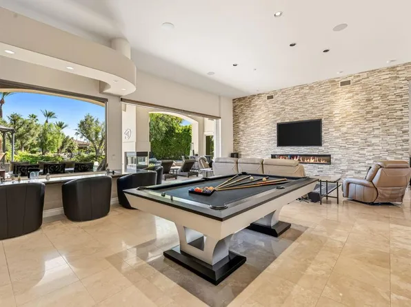 334 Crest Lake Dr, Palm Desert, CA 92211