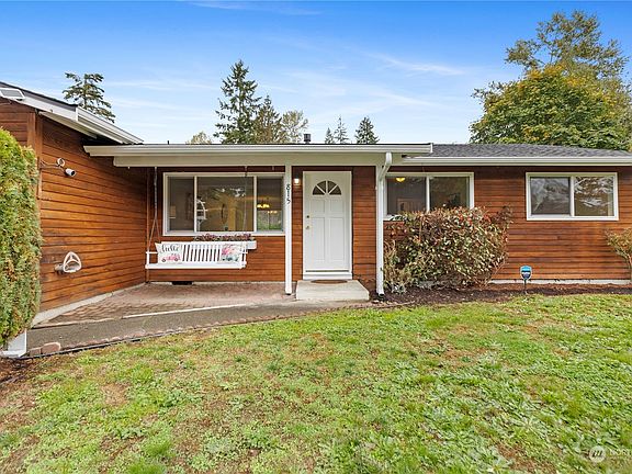 2nd image of 815 87th Avenue NE