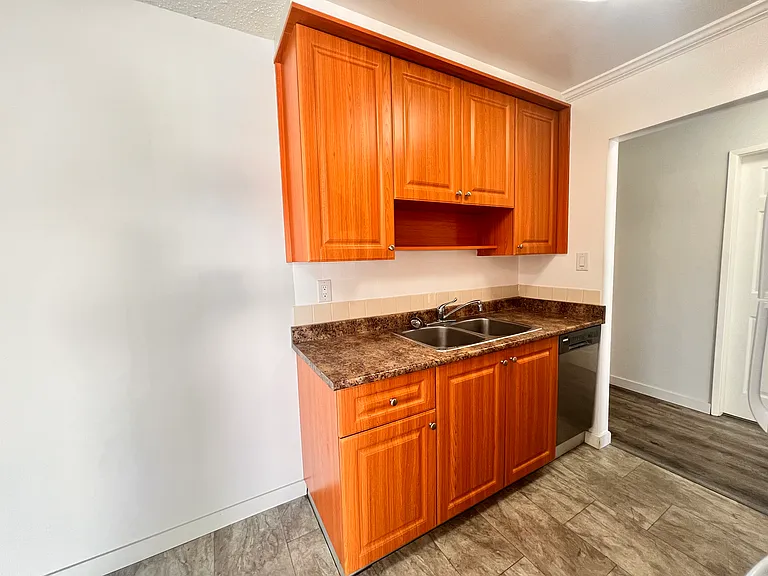 1040 Howie Ave #210 — Photo 7