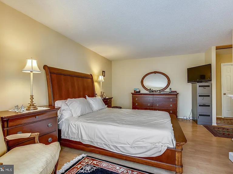 8360 Greensboro Dr #712 — Photo 14