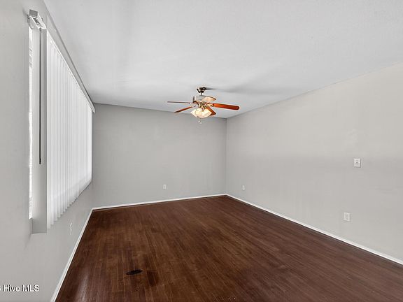 3rd image of 3214 Sylvester Drive