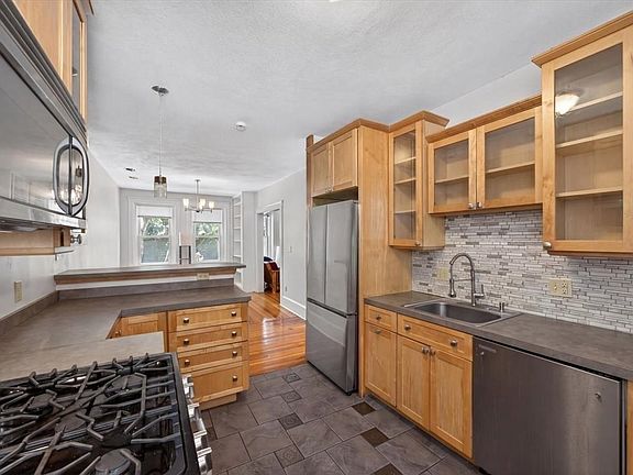 4th image of 23 Netherlands Rd #1