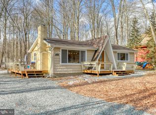 225 Tepee Dr, Pocono Lake, PA