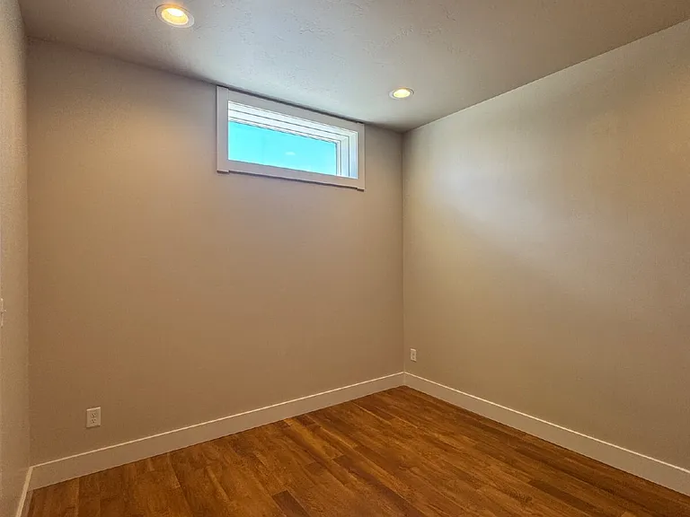 219 Lincoln — Photo 7