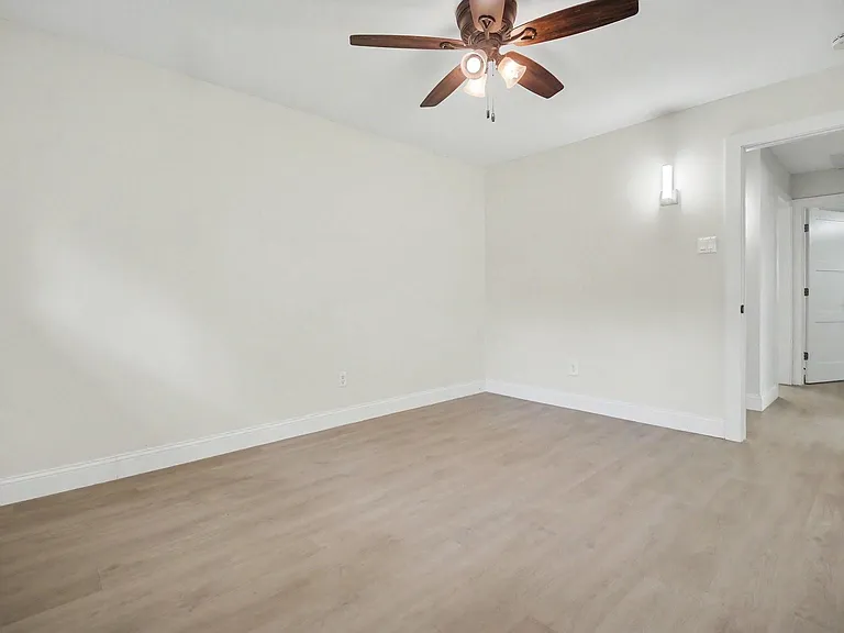 9323 Meadowbriar Ln — Photo 29