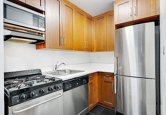 2nd image of 108 Avenue A #3R