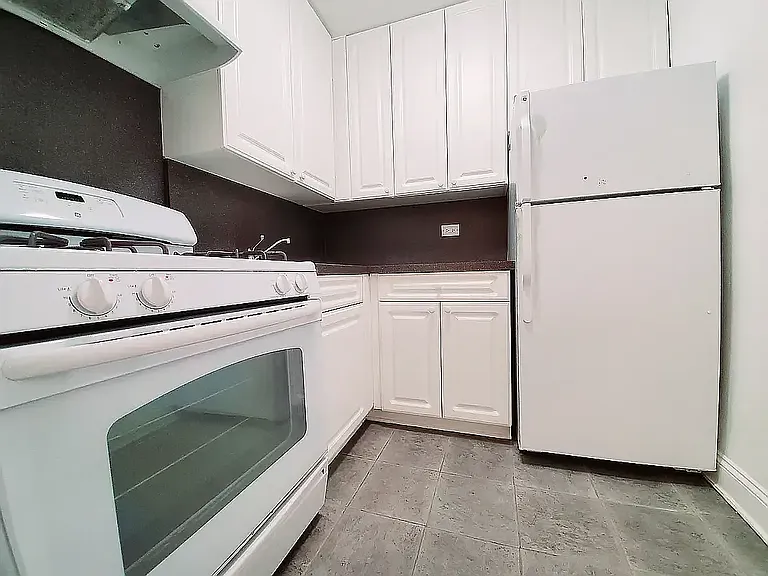 60 Turner Pl #3K — Photo 2
