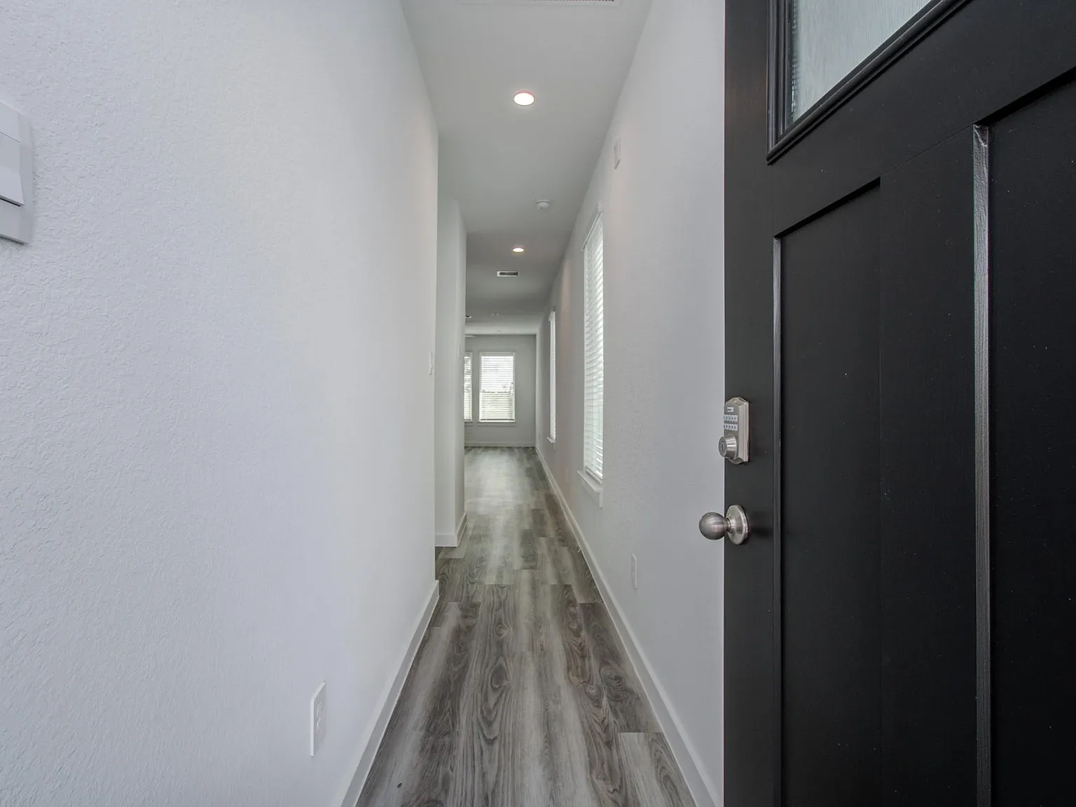 3 bed, 2.5 bath, 1913 sqft, $2,475 — Photo 3