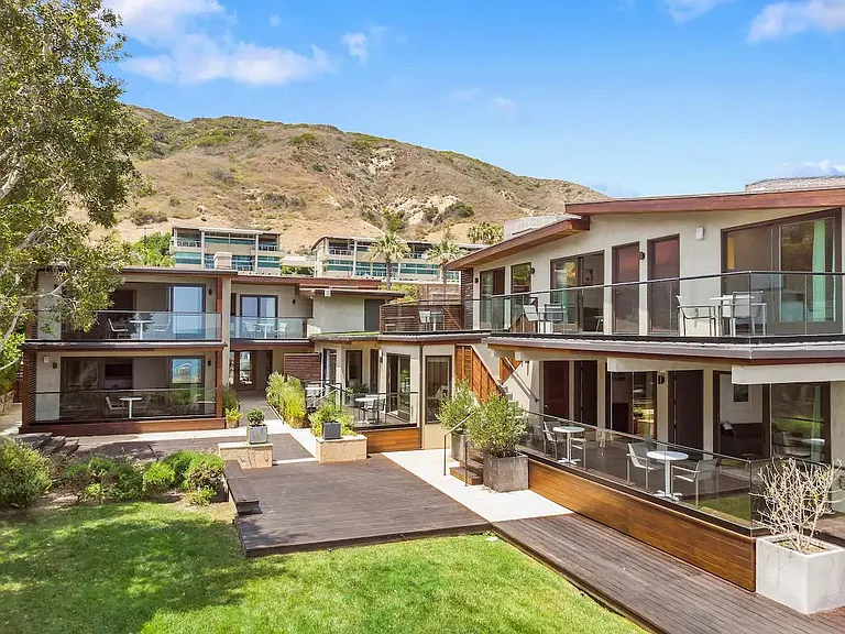 Full access to the green grassy area, grilling stations and onsite laundry station