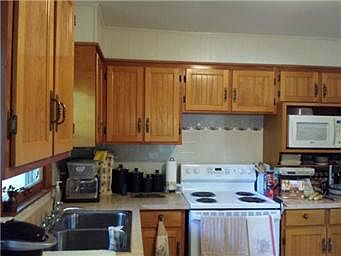 3rd image of 726 Pennsylvania St