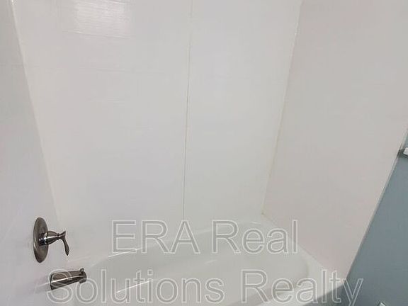 3rd image of 424 S Napoleon Ave