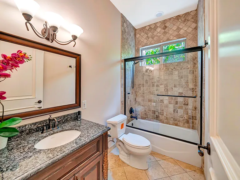 4820 Valjean Ave — Photo 62