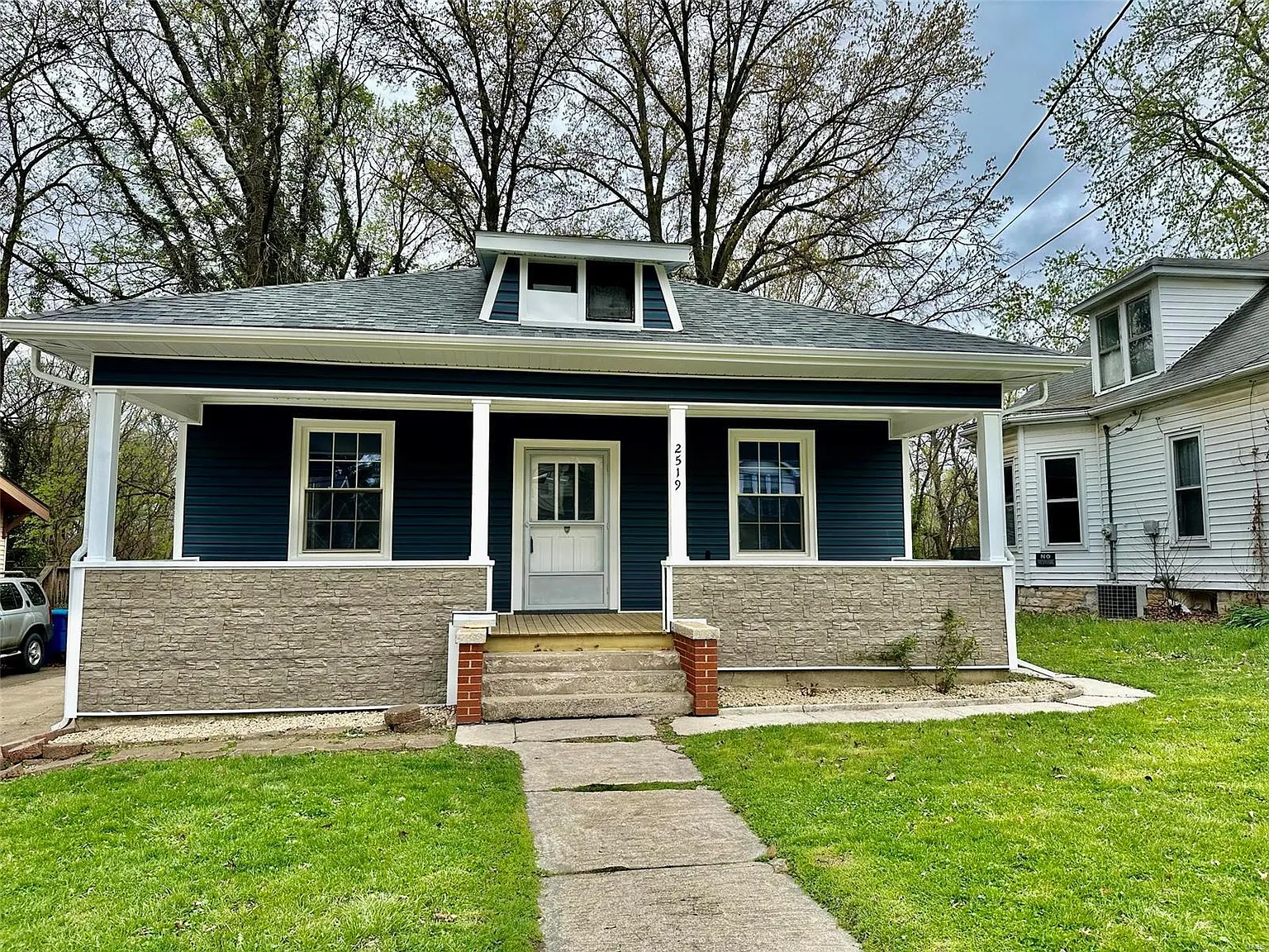2519 Sanford Ave photo 1
