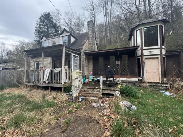 820 Green Valley Dr, Saint Albans, WV 25177