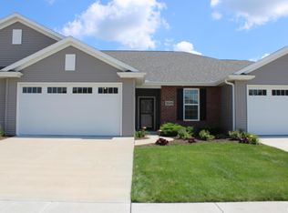 5695 Red Fox Rd, Bettendorf, IA 52722