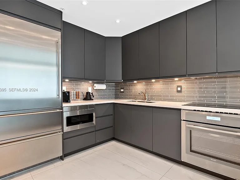 3400 SW 27th Ave #304 — Photo 4