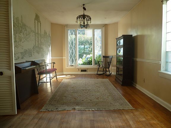 4th image of 39 Borcher Ave