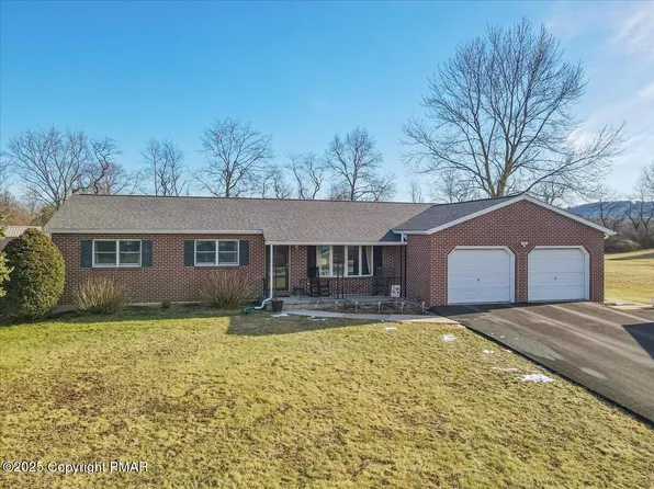 150 Bush Ln, Brodheadsville, PA 18322