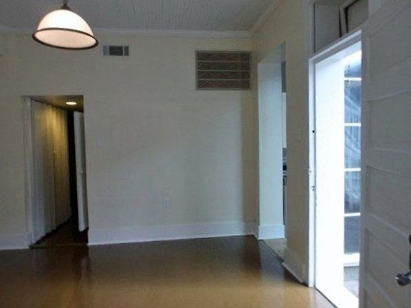 3rd image of 815 Dante St