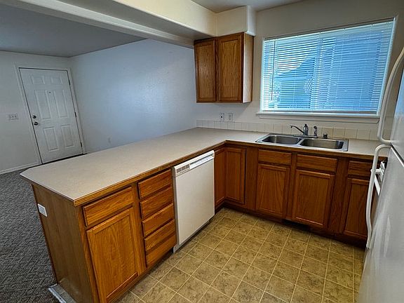 4th image of 1212 W Columbia Ave APT A