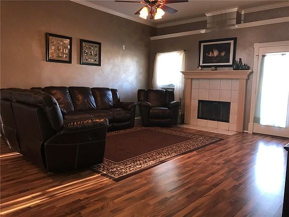 3rd image of 1008 Rolling Meadows Dr