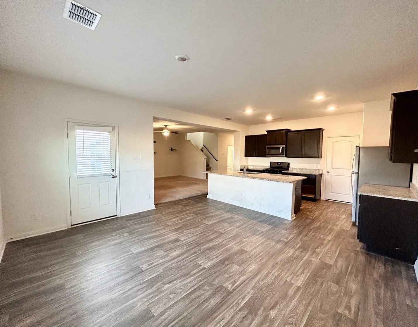4 bed, 2.5 bath, 2198 sqft, $1,950 — Photo 4