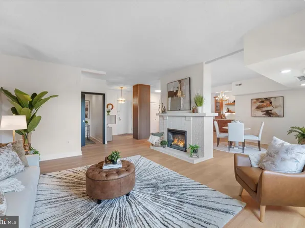 200 N Pickett St APT 1614, Alexandria, VA 22304