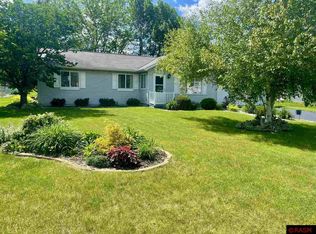 912 Menk Dr, Saint Peter, MN 56082