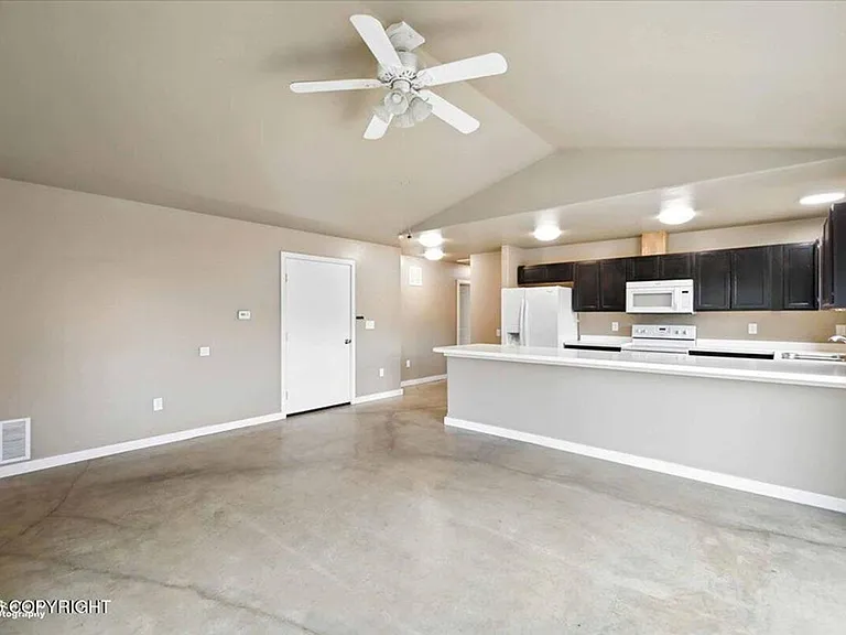 1115 S Spring Dr — Photo 4
