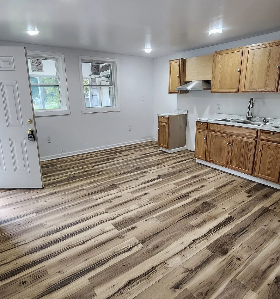 6 bed, 2558 sqft, $3,200 — Photo 4
