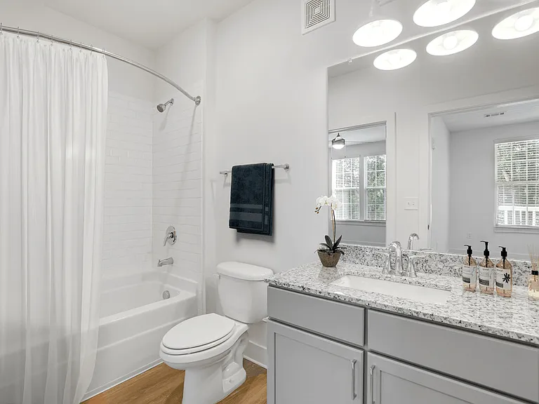 The Darby Apartments — Photo 38