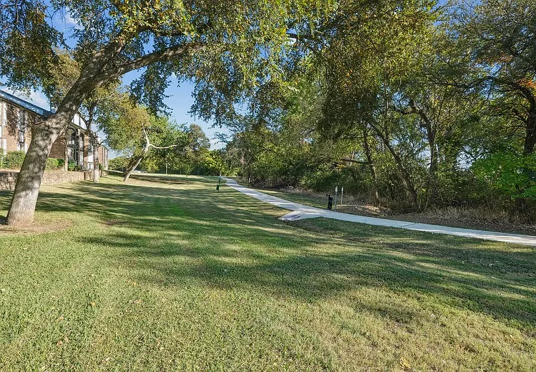 The Arbors of Euless Apartments — Photo 20