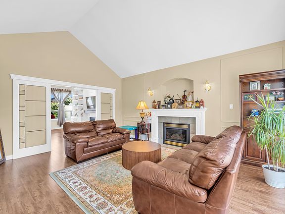 4th image of 6231 Dunsmuir Cres